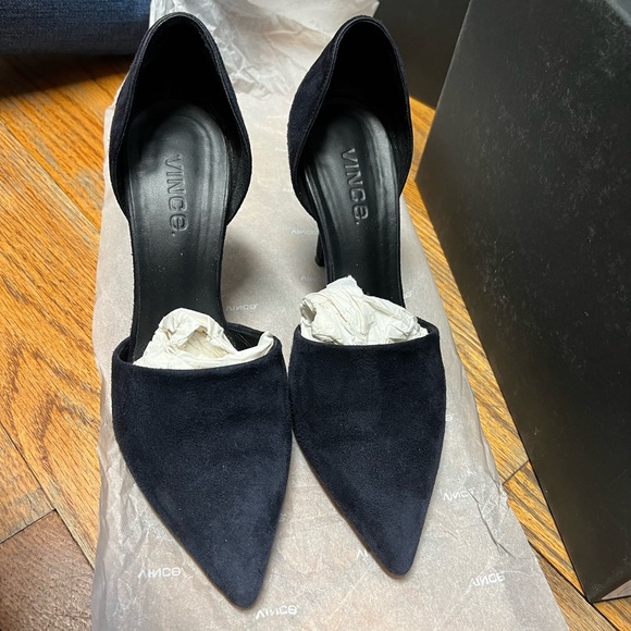Vince - Navy Blue Suede Heels - size 6 - great condition - Picture 7 of 9